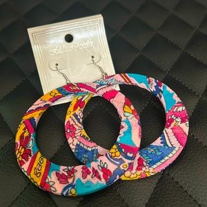I am selling Vera Bradley hoop earrings.